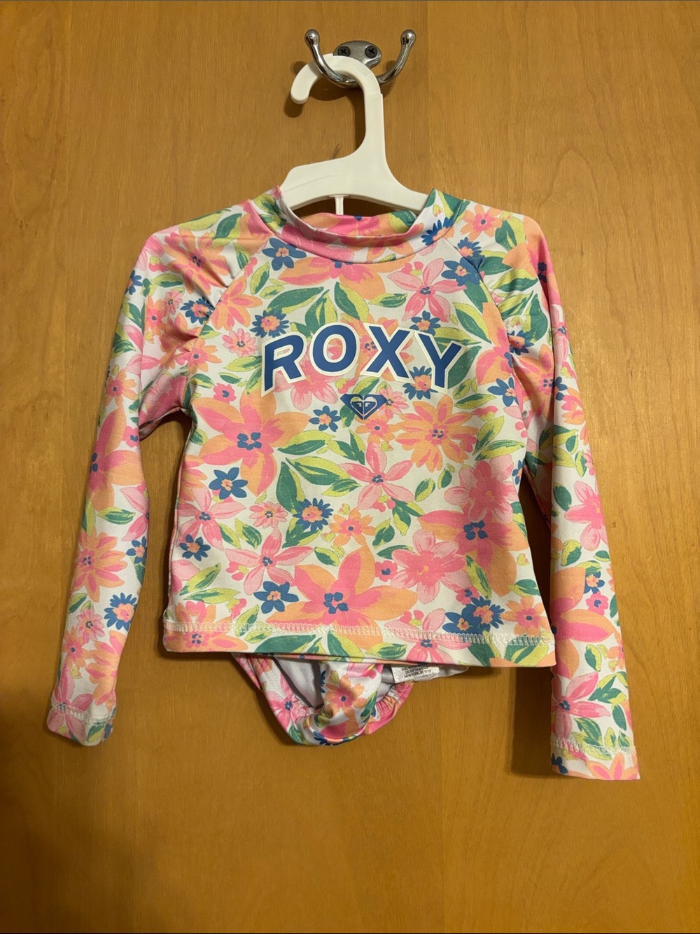 💙 3 FOR $22
Roxy Girls' Pink Floral Long-Sleeve Rashguard